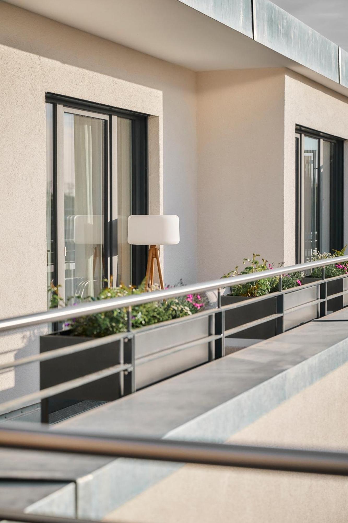Nouri Hotel Bad Krozingen Exterior photo Stainless steel balcony railing